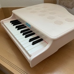 KAWAI ミニピアノＰ-25 （ピンキッシュホワイト）の画像