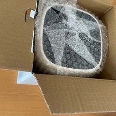 【新品未使用】 除湿機 小型 除湿器 コンパクト 1000ml大容量 ペルチェ式 省エネ 強力除湿 梅雨対策 部屋干し カビ対策 自動停止機能 7色ランプ 軽量 静音作業 お風呂場 台所 書棚 オフィス 説明書付 ホワイト  ③の画像