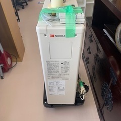 石油給湯器　給湯専用　水道直結式　屋内据置型　強制給排気