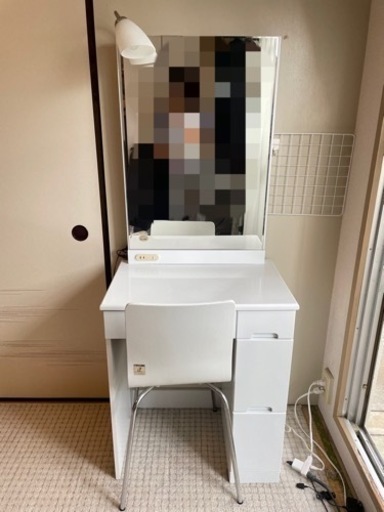 ホワイト　ドレッサー