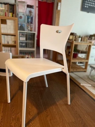 美品:白いダイニングチェア2脚【受け取りに来て下さる方限定】