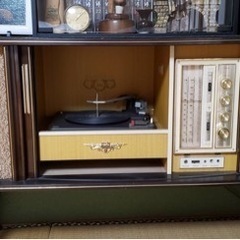 昭和レトロな家具調レコード の画像