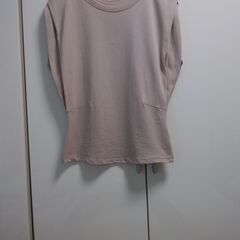 未使用品　ベージュ　フレンチスリーブトップス　Ｍサイズの画像