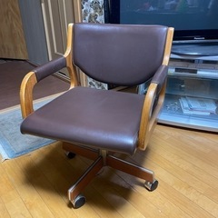 ローラー付き椅子