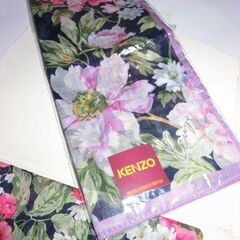 ◆2点セットです、⭐イヴサンローラン、箱入りと⭐ケンゾー、ビニール入り⭐ハンカチ未使用未開封です、ご理解ください。★プロフィール必読ですの画像