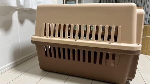 ペット(猫、犬用)スーツケース・航空輸送ボックス　水飲み器付き
