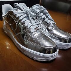 新品未使用 NIKE スニーカー  銀色
