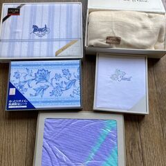 未使用　箱入り　シーツ4枚　バスタオル1枚