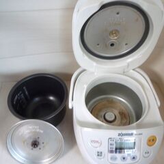 ☆象印 ZOJIRUSHI NS-UB05 マイコン炊飯ジャー 3合炊き◆釜全体に均一に熱が伝わる“黒まる厚釜の画像