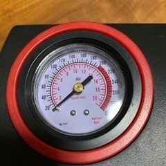 
ポルシェに付いていた１２Vエアーコンプレッサーの画像