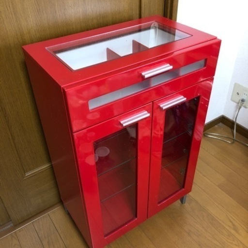 食器棚　ビンテージ　レッド