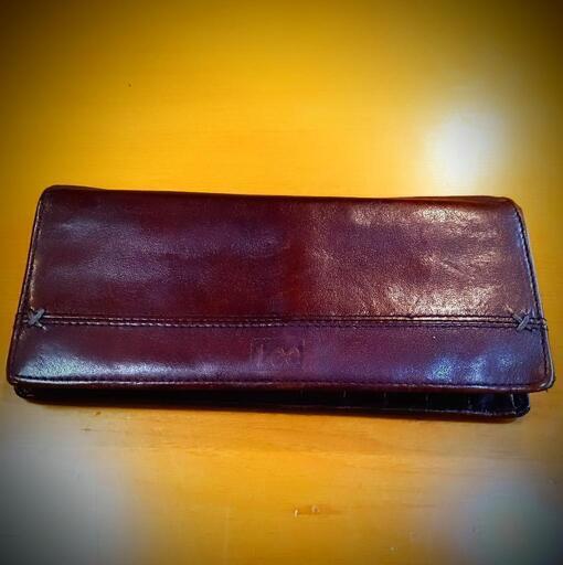 財布 メンズ Lee 長財布 リー 牛革 ファスナー カジュアル ビジネス プレゼント 無地 ユニセックス men's wallet ブラック ダークブラウン\n\nあえて無駄な装飾を加えないベーシックなデザインは、幅広い年齢の方に長く使って頂けるようになっています。