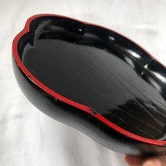 94.梅型菓子盆　漆塗盆の画像