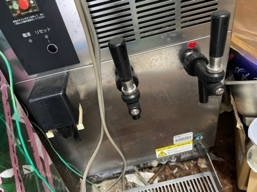 サーバー　焼酎、ビール、炭酸、全てこの一台で可能なサーバーです