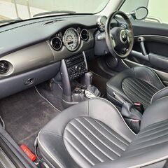 BMWミニ　パークレーン（特別仕様車）　H18　車検5/4　走行70000ｋ　専用黒革スポーツシート＆ハンドル　専用16ＡＷ　シルバールーフ　の画像