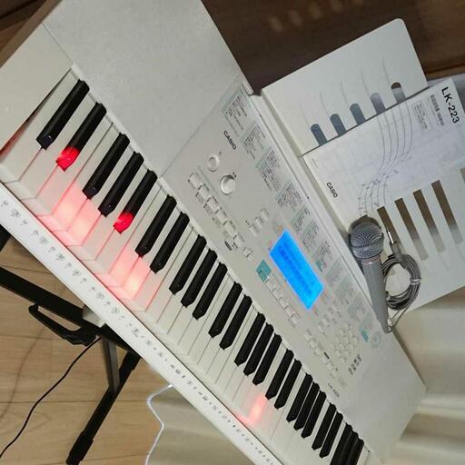 【直接取り渡し】CASIO LK-223 61鍵盤  光ナビゲーションキ－ボ－ド  スタンド付属