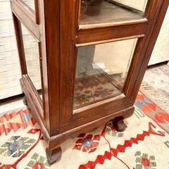 【売約済み】アジアン家具 バリ家具　無垢材  ラック 飾り棚 本棚 リゾートテイスト　収納　アジアン　キャビネット　階段　ステップ　おしゃれ　検　チーク材  チーク　店舗　什器　ディスプレイ　バリ　シェルフ　キャビネット　キュリオケース　ガラスケースの画像