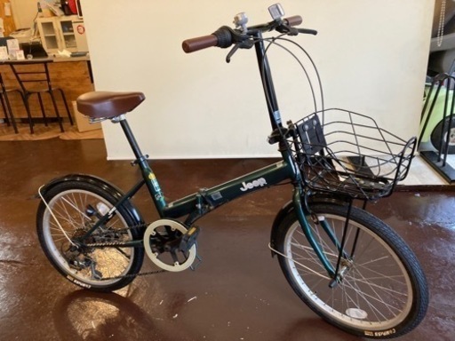 【Jeep タイヤ・チューブ新品！】カゴ付き　6段変速　20インチ　折りたたみ自転車　モスグリーン