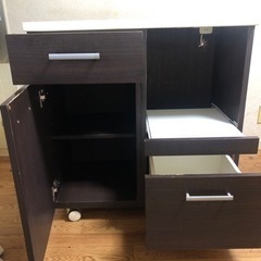 【無料】食器棚  キッチンボード レンジ台 コンセント付き 業者歓迎の画像