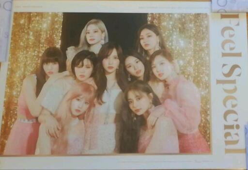 TWICE　ポスター