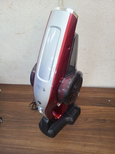 【リサイクルショップどりーむ天保山店】●817●　ヤマダ電機　コードレスクリーナー　掃除機　2019年製　YC-H05G1　レッド