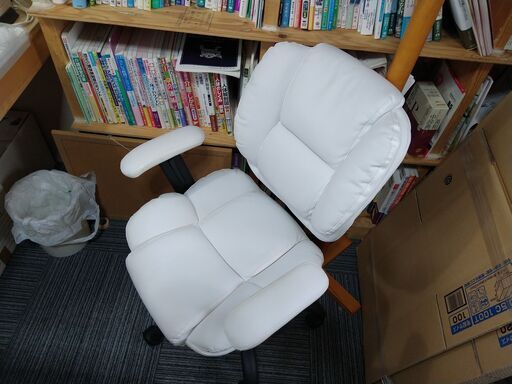 ☆肘付チェア、袖引き出し、パーテーションのセットです☆