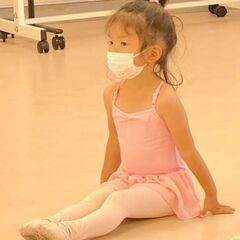 2歳〜最年少クラス　バレエを基礎に他のジャンルのダンスもまなべます。