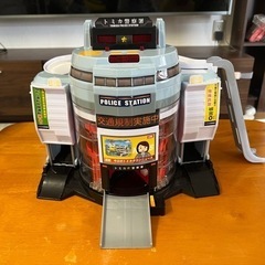 トミカワールド ぐるっと変形！DXポリスステーション