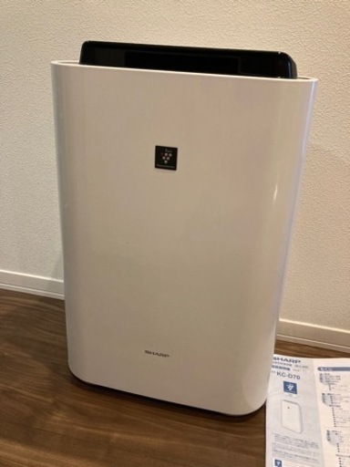 シャープ　加湿空気清浄機　KC-D70. 高濃度プラズマクラスター7000