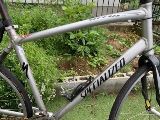 人気車種　クロスバイク　SPECIALIZED elite sirrus 定価10万超え