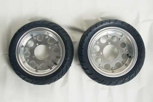 モンキー、タイヤ、受け渡し予定者決まりました。