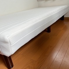 シングルベッド　脚付きマットレスの画像