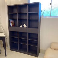 宇都宮でオシャレな家具を探すなら『オトワリバース！』本棚 ブラウン 引き出し付き リビング家具 中古品