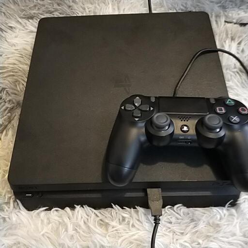 美品【PS4】ジェット・ブラック 500GB (CUH-2200AB01)・箱なし・コントローラー付