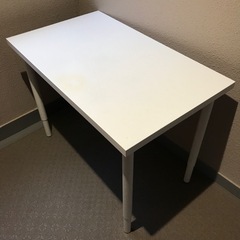 IKEA ホワイト　机　の画像