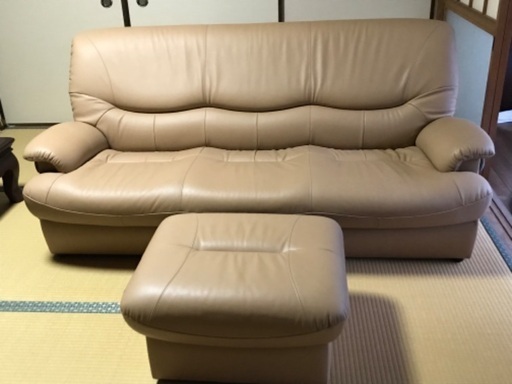 美品　革張り3人掛けソファ