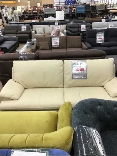 KE-54【ご来店頂ける方限定】IDC大塚　L/Sコンフォート　総本革　3シーターソファ　ベージュ