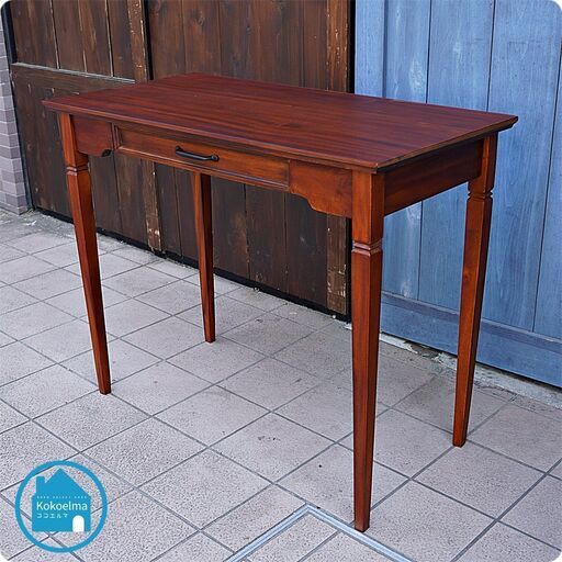 市場家具(ICHIBA)の天然木マホガニー材を使用したデスクです。耐久性が高く、使用するほど深みのある赤茶色へと変化するアンティーク風テーブル。レトロ、ヴィンテージ風なインテリアに♪CD410