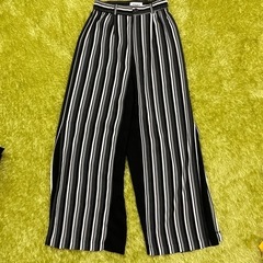 ワイドパンツ？