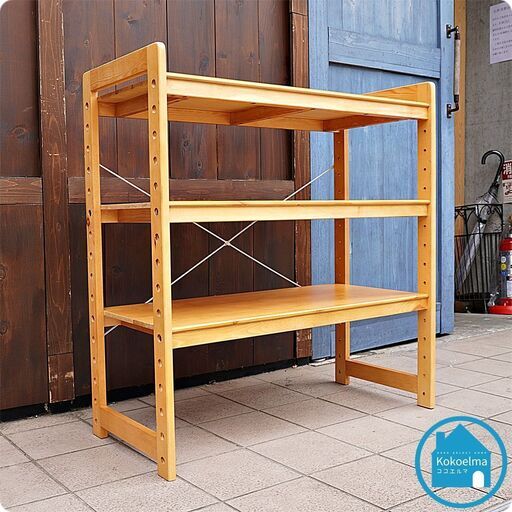 こどもと暮らしより、MILKラック/ナチュラルです。明るい色合いとパイン材の木目がやさしい印象のオープンラックは、こども部屋はもちろんリビングやエントランスなどにも。CD424