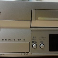S VHS ビデオカセットレコーダー　Victor HR S600の画像
