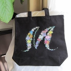 お好きな花を小物に描いてみませんか。フラワーペイント体験