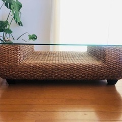 ガラステーブルの画像