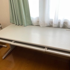 オフィス机　3つあります