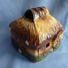 「蚊取り線香」の入れ物　(b)