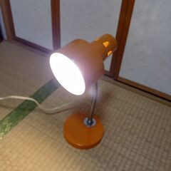 照明スタンド(オレンジ色)の画像