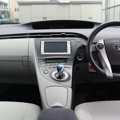 【自社ローン】大人気プリウス　オシャレシートは一味違う　オンライン商談審査契約OKの画像