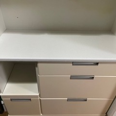 決まりました(*^^*)今週いっぱいで締め切ります(⁎ᴗ͈ˬᴗ͈⁎)キッチンボード 食器棚（お値下げ交渉受付中です）の画像