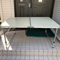 キャンプテーブル