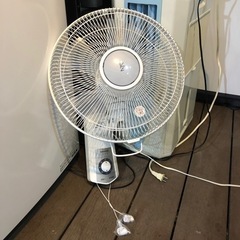 壁掛け扇風機2台
